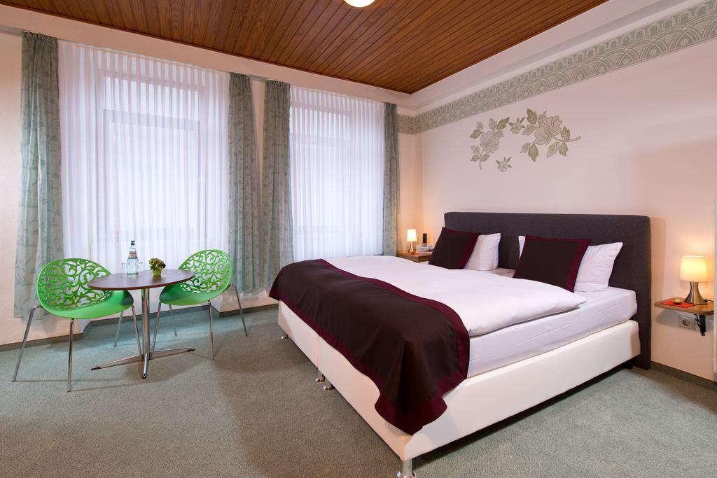 Hotel Ellenzer Goldbaeumchen Chambre photo