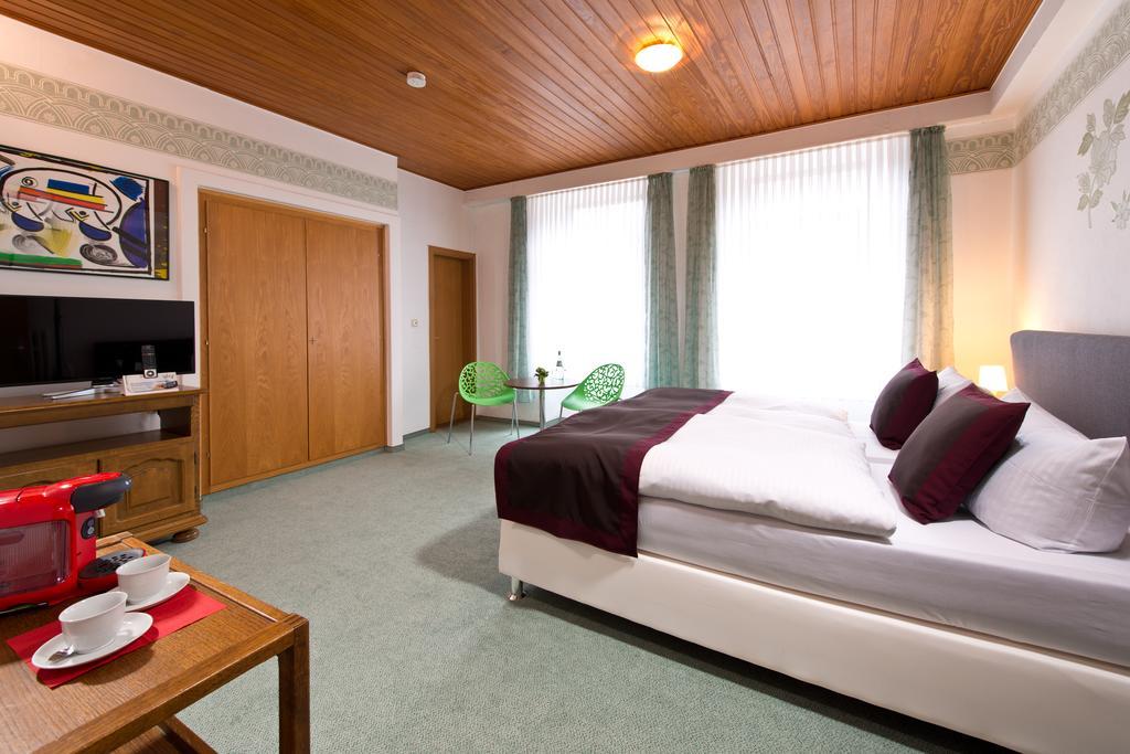 Hotel Ellenzer Goldbaeumchen Extérieur photo